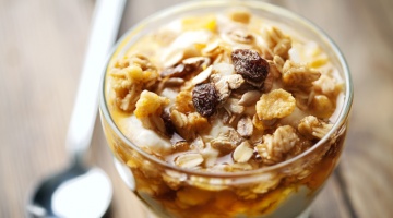 Jogurt 2% 150g z musli z rodzynkami i orzechami