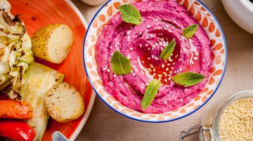 Kremowa pasta z kaszy jaglanej, buraka i ricotty