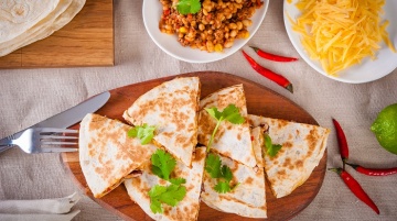 Quesadillas z mięsem mielonym i pęczakiem